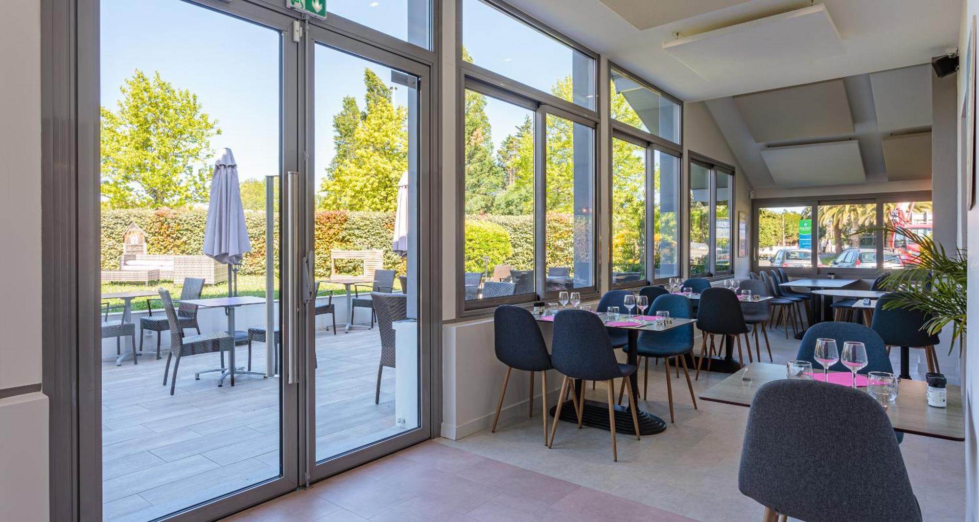 Sure By Western Aeroport Hotel Biarriz